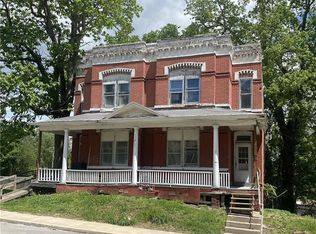 717 Mount Mora Rd, Saint Joseph, MO 64501