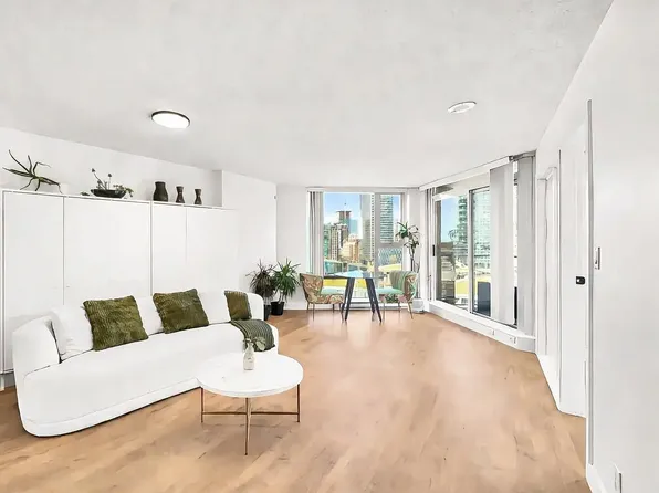 583 Beach Cres #1807, Vancouver, BC V6Z 3E6