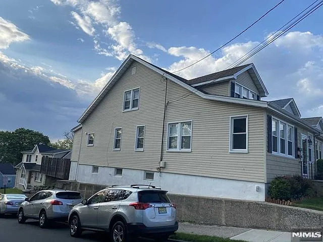 2 bed, $2,000 — Photo 2