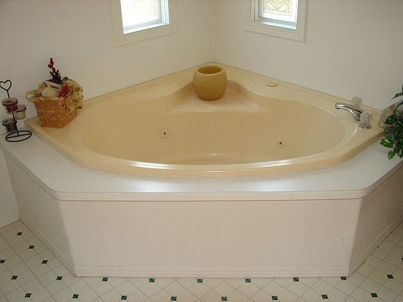 Jacuzzi Tub  with jets