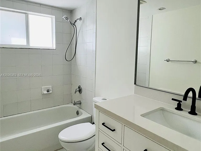 6905 Bay Dr #13 — Photo 10