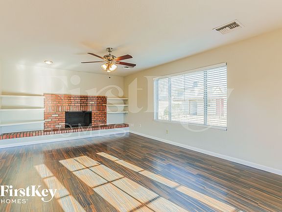 2nd image of 2518 E Don Carlos Ave