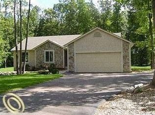 9085 Pineview Lake Dr, Linden, MI