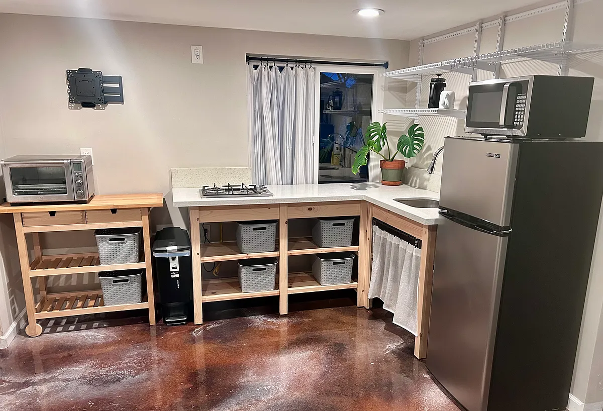 kitchenette - 4364 Avon Dr #A