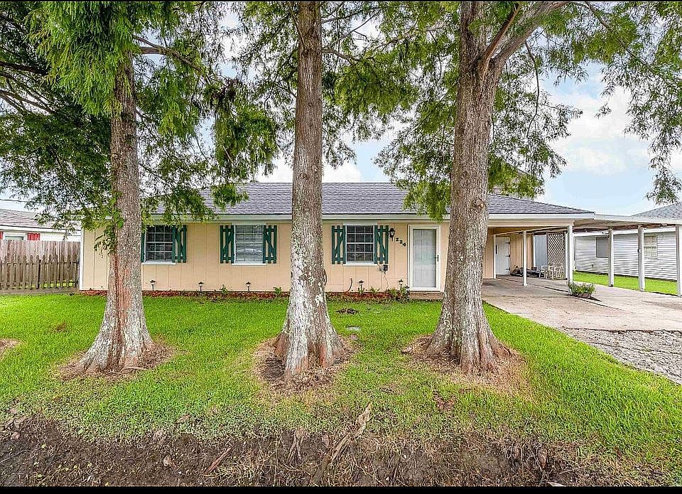 1st image of 224 Half Oak Dr