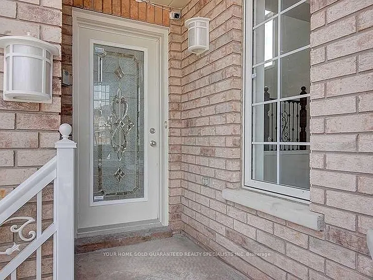 15 Ashgrove Rd — Photo 2