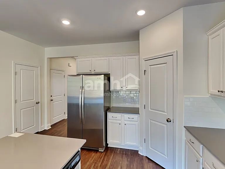 2028 Williamshire Ln — Photo 4