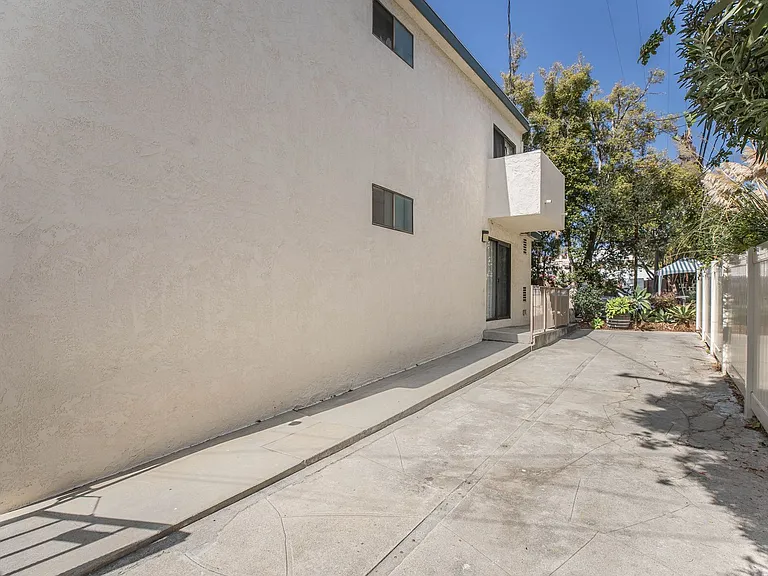 1229 Princeton St #4 — Photo 17