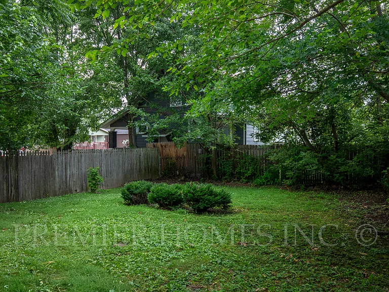 1738 Harrisburg Rd NE — Photo 3
