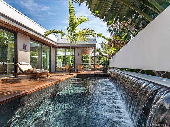 The Zen Treehouse, A One-Of-A-Kind Tropical Modern Masterpiece