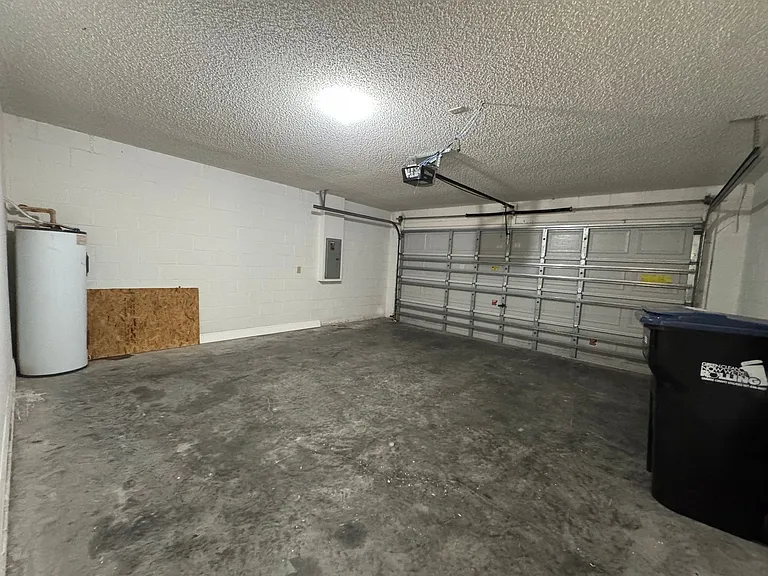 11718 Pethrick Dr — Photo 32