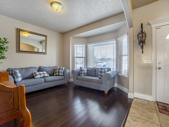 4th image of 5387 Sawtell Way