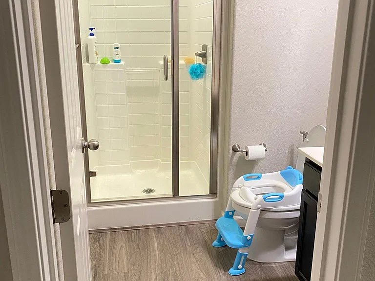 1st floor Bath