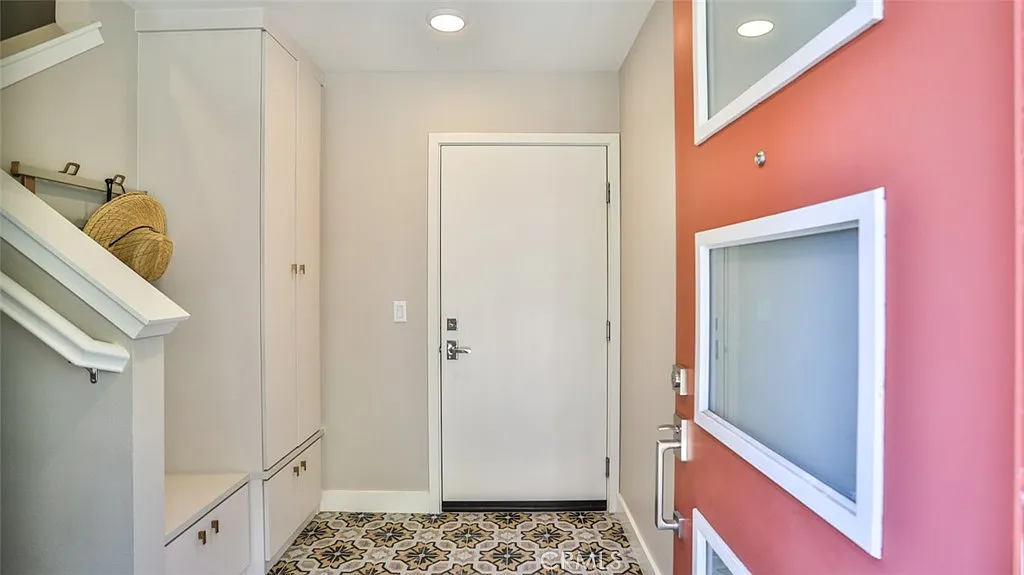 1 bed, 934 sqft, $4,400 — Photo 3