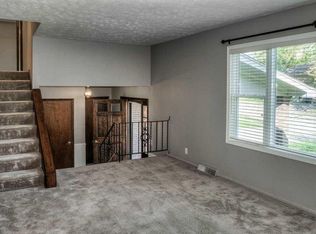 2608 Gindy Dr, Bellevue, NE 68147