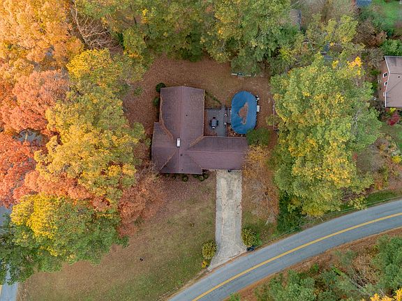 4th image of 206 Forest Ln