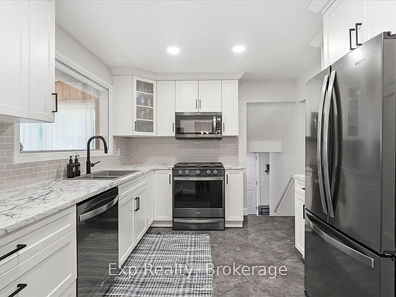 3rd image of 48 Melrose Cres