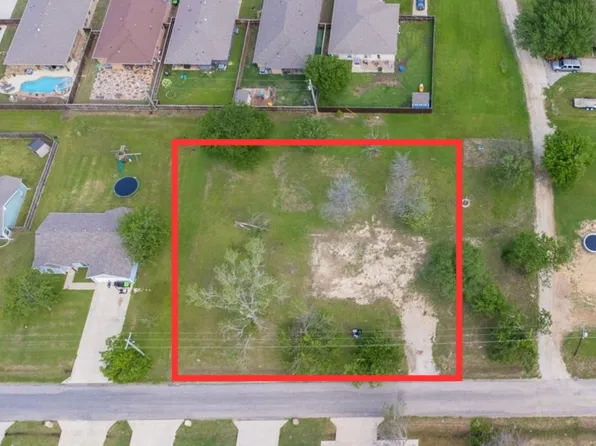 504 W Broad St, Pilot Point, TX 76258