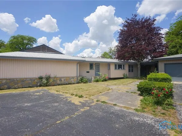516 W Jackson St, Fostoria, OH 44830
