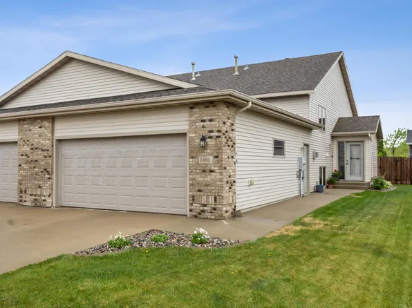 1880 6th St W, West Fargo, ND 58078