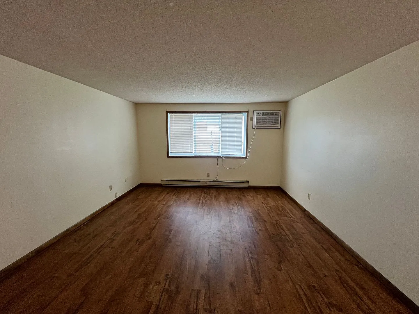 1116 2nd Street SE - Uptown Apartments — Photo 2