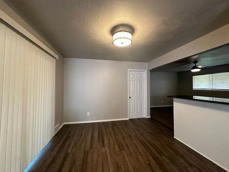 407 W Fairchild Dr — Photo 6