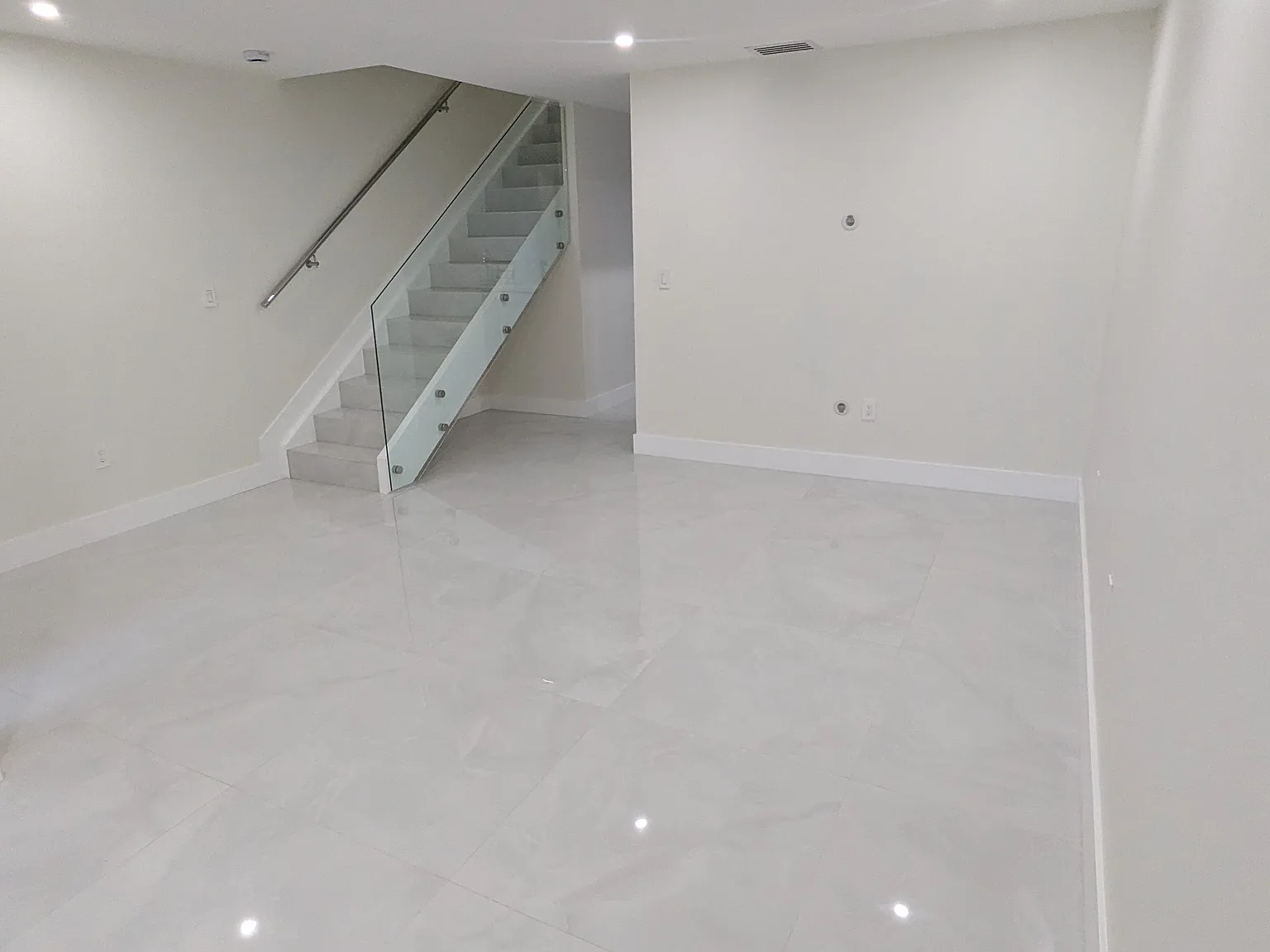 2 bed, 1280 sqft, $3,000 — Photo 2