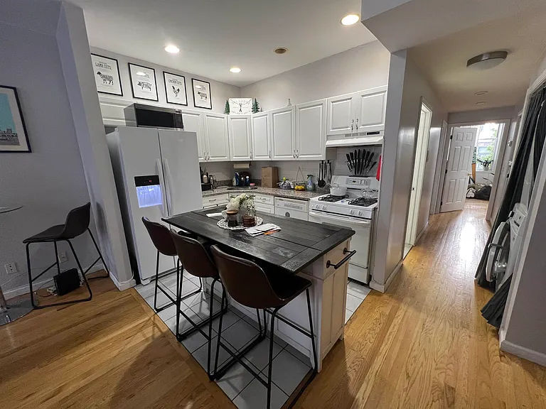 806 Washington St #2 — Photo 1