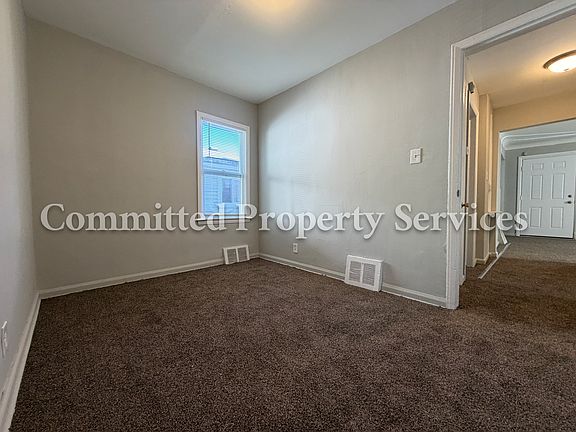 4th image of 19739 Oakfield St