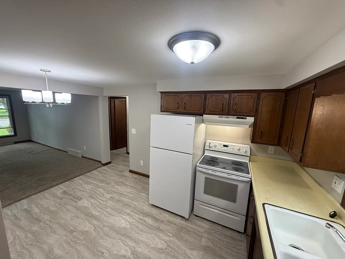 Building Photo - 2907 Creek Dr