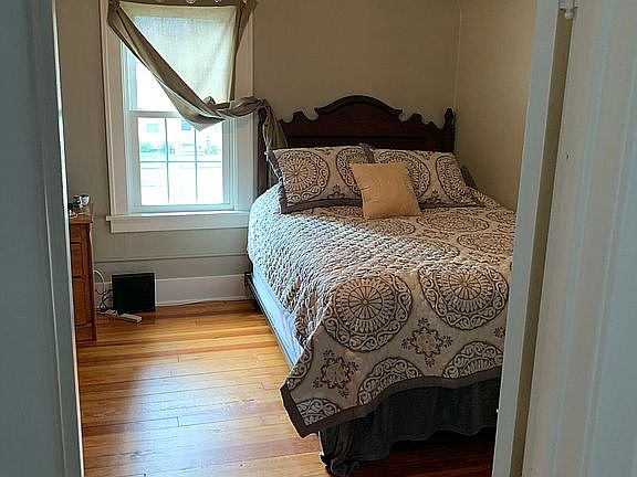 Upstairs bedroom front side 