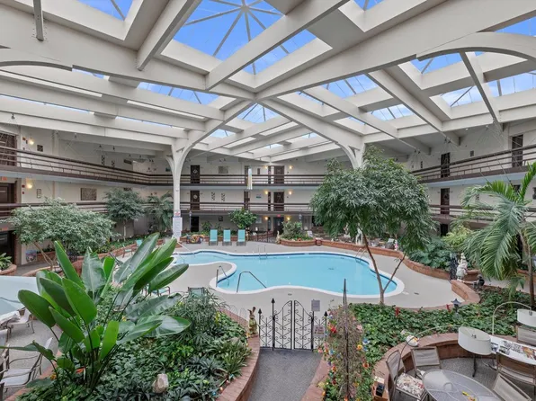 5200 South Tuckaway BOULEVARD #224, Greenfield, WI 53221