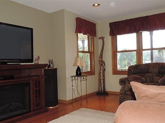 3rd image of 4269 Kingston Dr