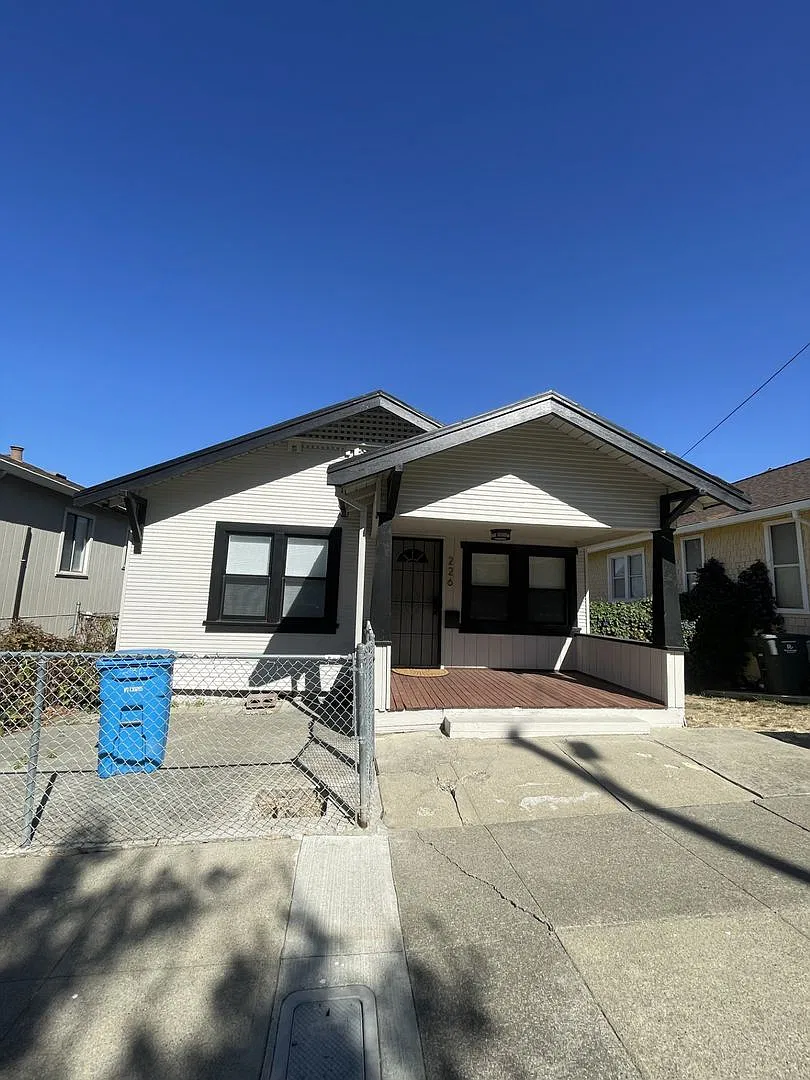 Cute 3 Bedroom 2 Bath house — Photo 1