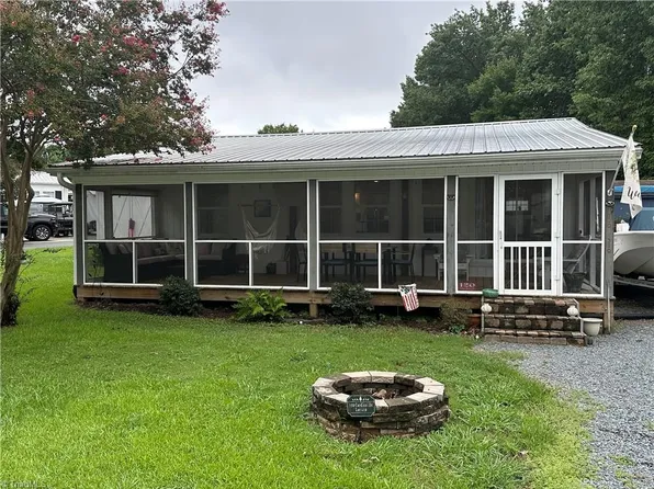 120 Cardinal Dr, New London, NC 28127