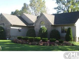 2585 Briar Cliff Dr, Highland, MI 48357