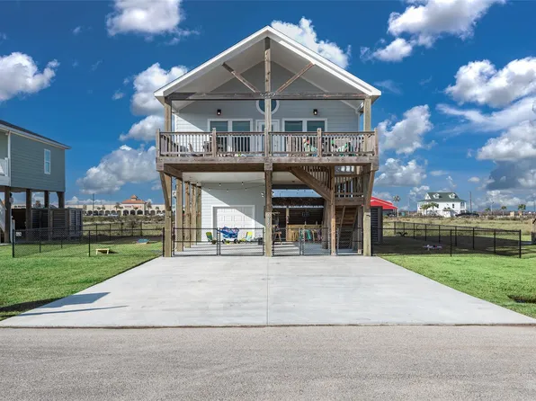 2285 E Lobster St, Crystal Beach, TX 77650