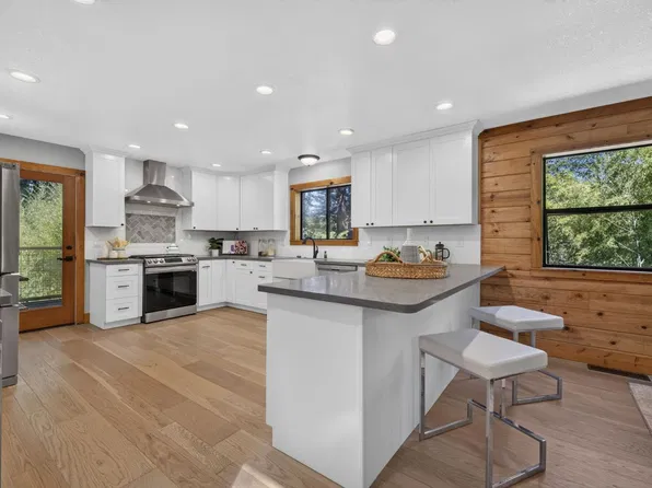 2132 Green Hill Road, Sebastopol, CA 95472