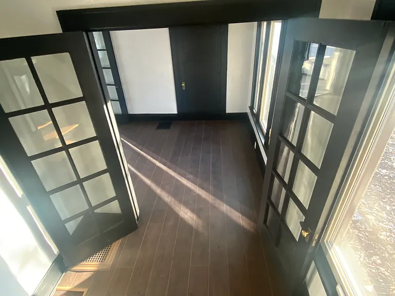 650 Park Ave — Photo 30