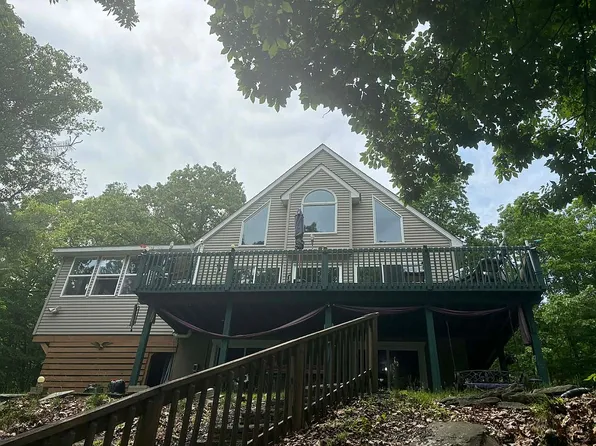 161 Lakewood Dr, Dingmans Ferry, PA 18328