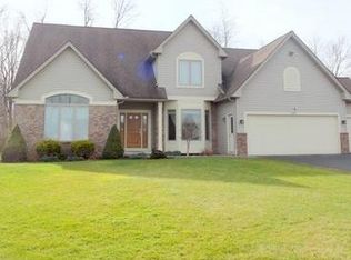 214 Sunny Mill Ln, Rochester, NY 14626