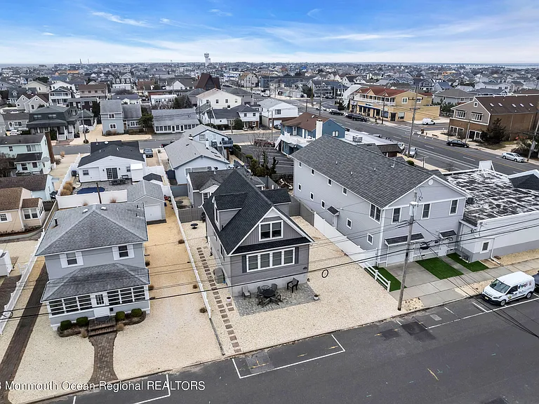 24 Virginia Ave — Photo 36