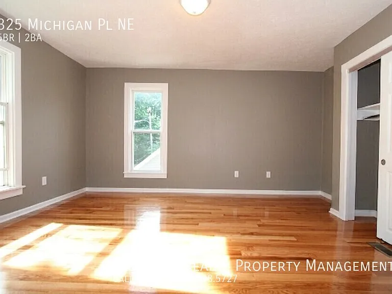 325 Michigan Pl NE — Photo 6
