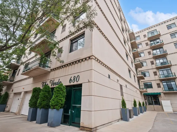680 N Green St APT 405, Chicago, IL 60642