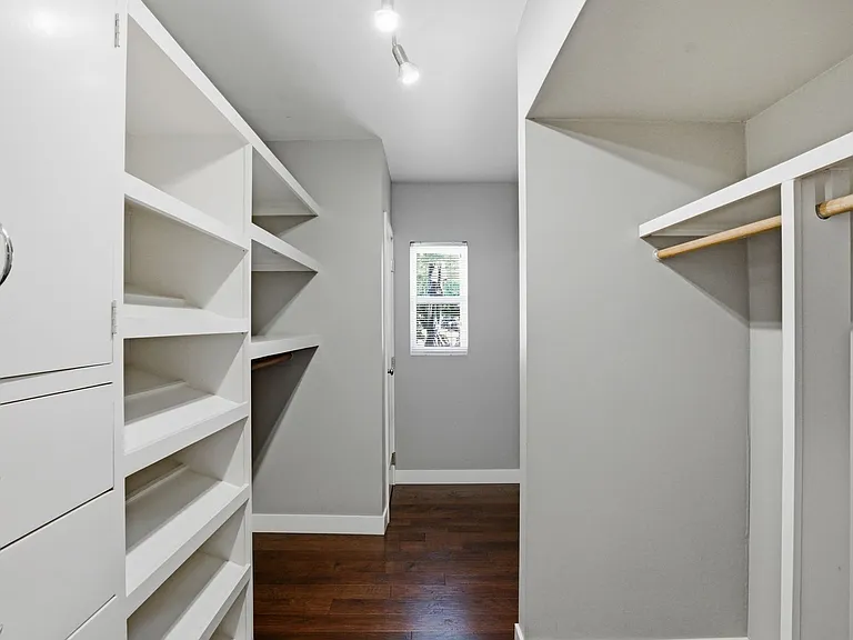 2939 N Manor Dr W — Photo 45