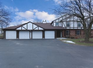 42 Plymouth Ct #6-102B, Naperville, IL 60565