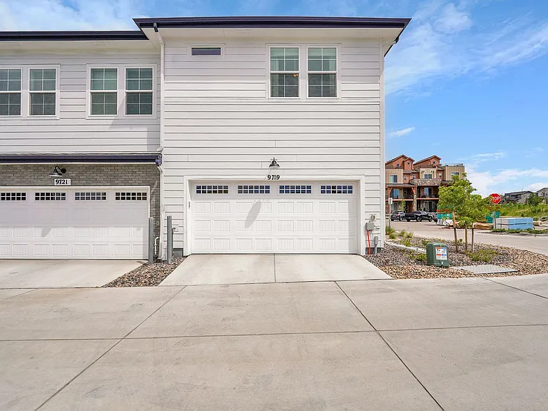9719 Browns Peak Cir — Photo 27