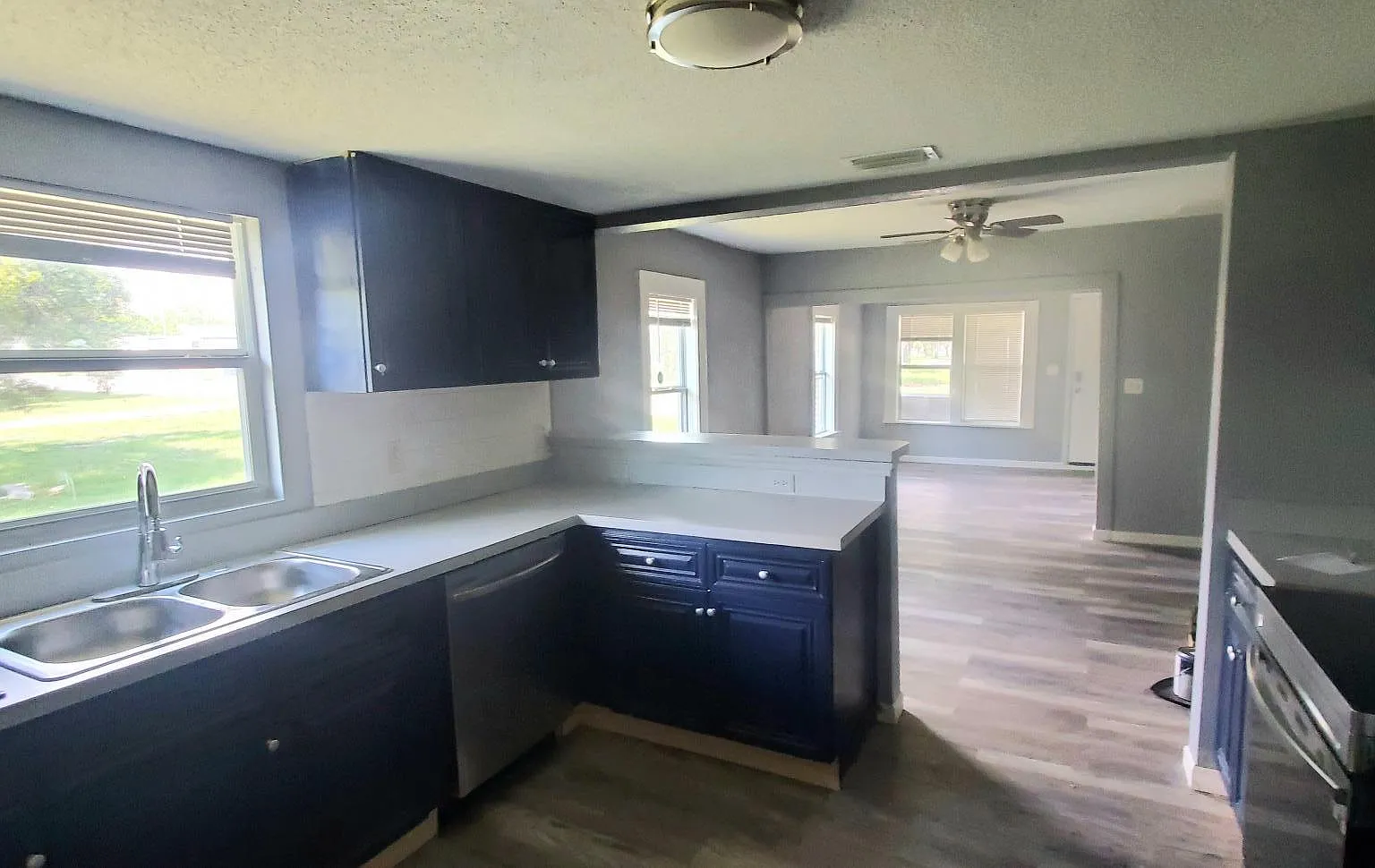 2 bed, 912 sqft, $2,000 — Photo 3