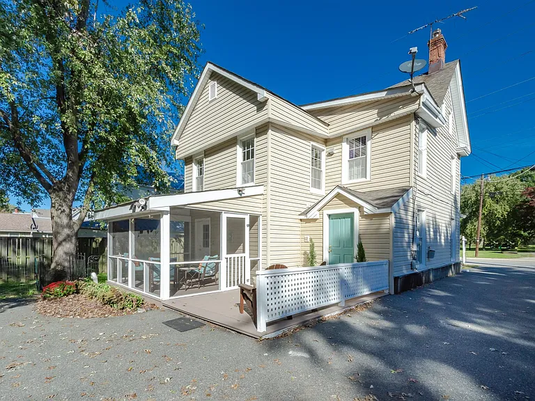 410 Main St — Photo 23