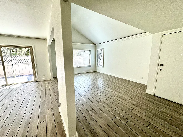 10257 Caminito Covewood #B — Photo 8